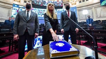 "Con mucha responsabilidad asumo este cargo representando a mi querida Provincia de Santa Fe", tuiteó.