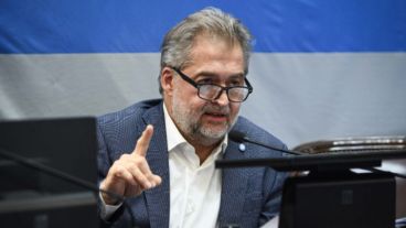 Mirabella: “La gobernabilidad está en Santa Fe permanentemente en discusión".