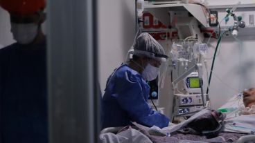 El reporte de coronavirus informó 465 fallecidos este viernes.