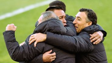 Gamboa y sus colaboradores celebraron el triunfo con todo.