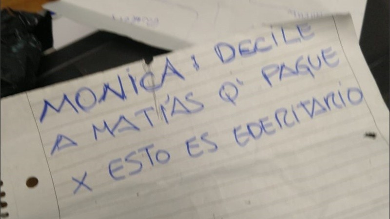 La nota que dejaron en el local baleado.
