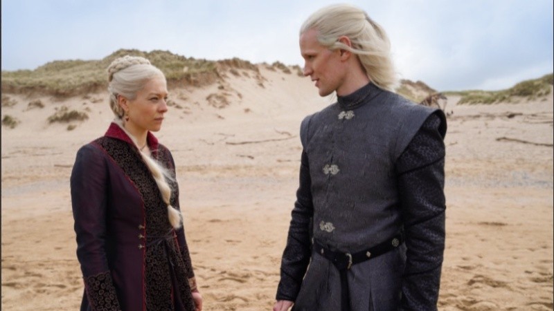 La princesa Rhaenyra Targaryen y el príncipe Daemon Targaryen.
