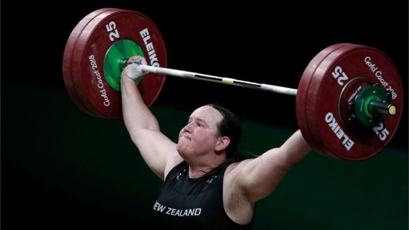 Hubbard inició su transición de género en 2013. 