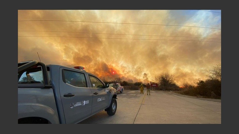 Las autoridades confirmaron que el humo complicó la visibilidad en la autopista por lo que debieron interrumpir el tránsito
