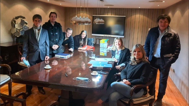 Scaglione (derecha) dijo que la inversión en este momento 