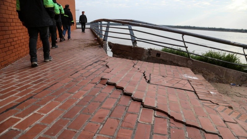 El derrumbe en la barranca del Parque España.