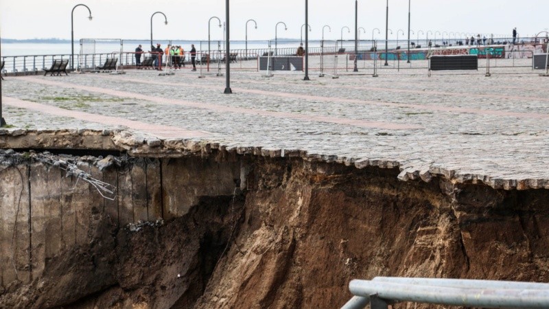 El derrumbe en la barranca del Parque España.