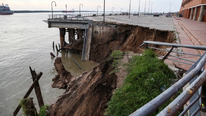 El derrumbe en la barranca del Parque España.