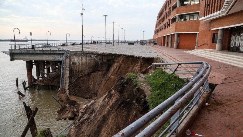 El derrumbe en la barranca del Parque España.