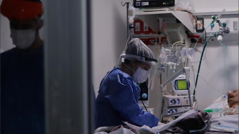 Se reportaron 384 nuevos fallecidos en Argentina este lunes.