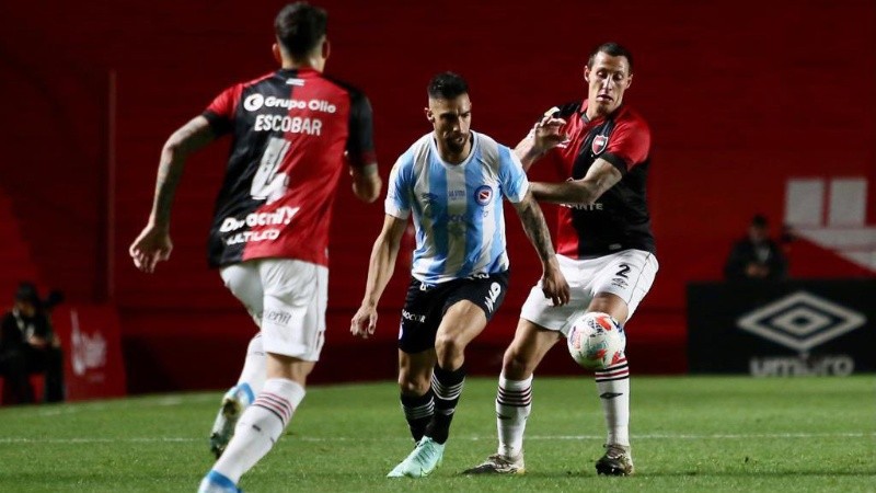 La expulsión de Cristaldo condenó a Newell's a defender y no lo pudo aguantar.