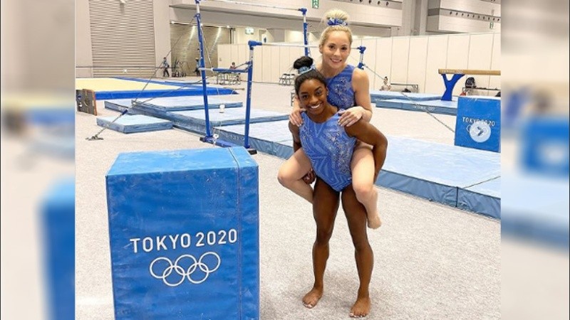 La gimnasta estadounidense había expresado que sentía el peso del mundo sobre sus hombros.