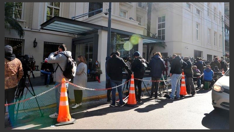 El músico continúa internado en la terapia intensiva del sanatorio Otamendi. 