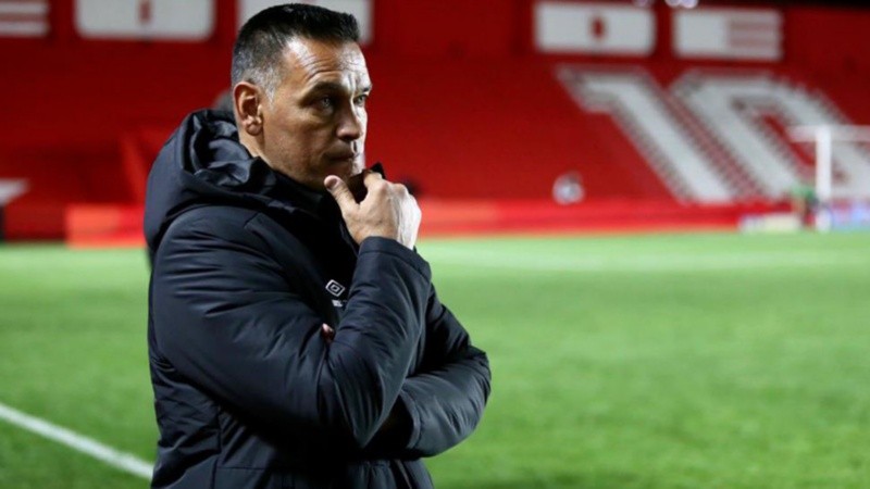 El entrenador rojinegro tuvo palabras muy afectuosas para con Nico Castro, la figura.