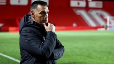 El entrenador rojinegro tuvo palabras muy afectuosas para con Nico Castro, la figura.