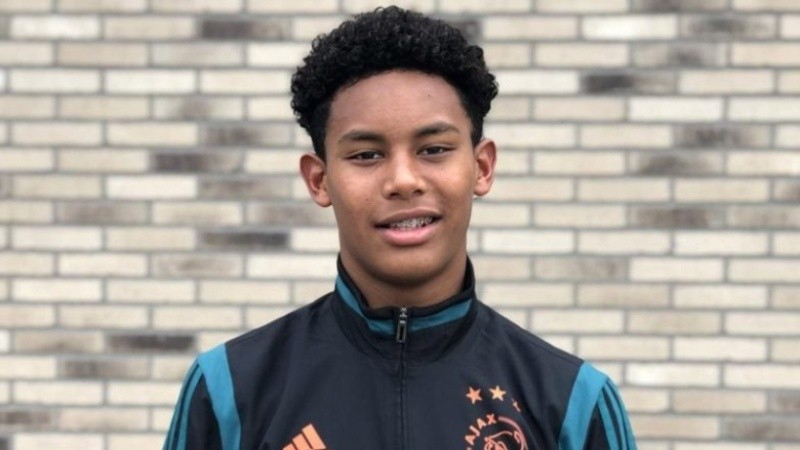 El Ajax perdió a una de las grandes joyas de su cantera. Noah Gasser llegó al club en 2018, procedente del Alphense Boys.