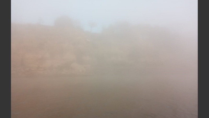 Humo y niebla conforman un nuevo paisaje en las islas.