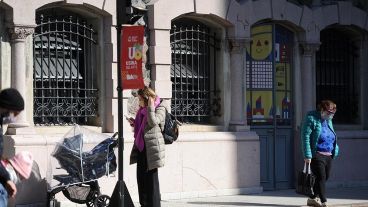 El coronavirus generó 274 nuevos muertos este lunes en el país.