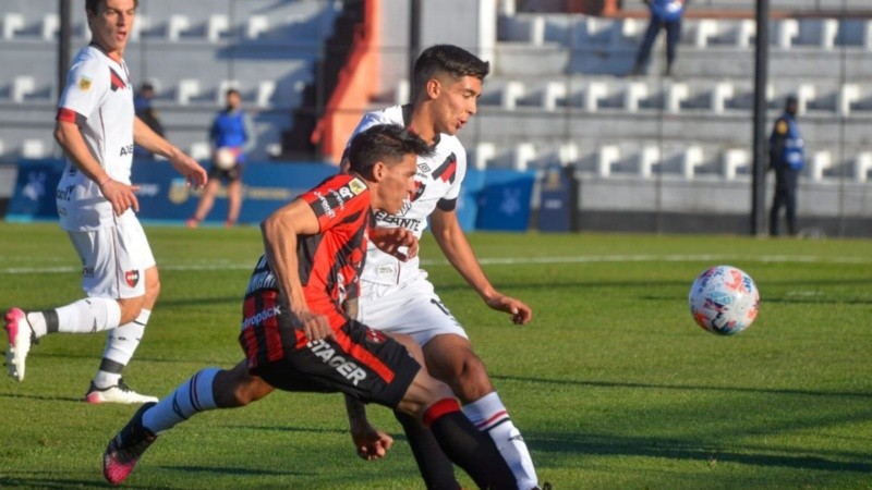 El elenco local se mostró más activo en el comienzo.