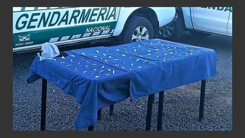 Todo lo secuestrado y el detenido fueron trasladados a la base de Gendarmería en Rosario.