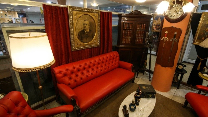 Reliquias escondidas en una galería en el centro de Rosario