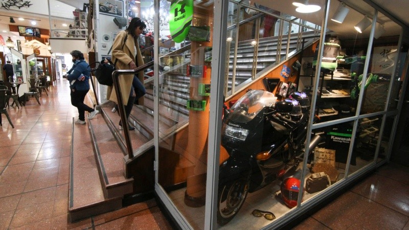 Reliquias escondidas en una galería en el centro de Rosario