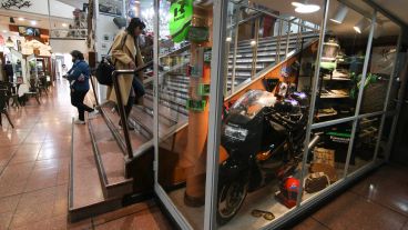 Reliquias escondidas en una galería en el centro de Rosario