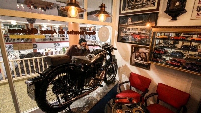 Reliquias escondidas en una galería en el centro de Rosario