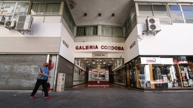 Reliquias escondidas en una galería en el centro de Rosario