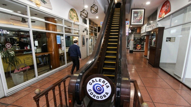 Reliquias escondidas en una galería en el centro de Rosario