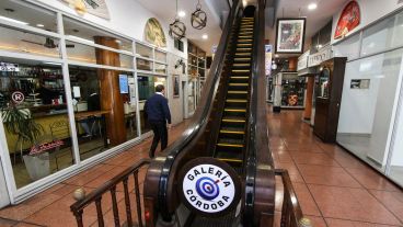 Reliquias escondidas en una galería en el centro de Rosario