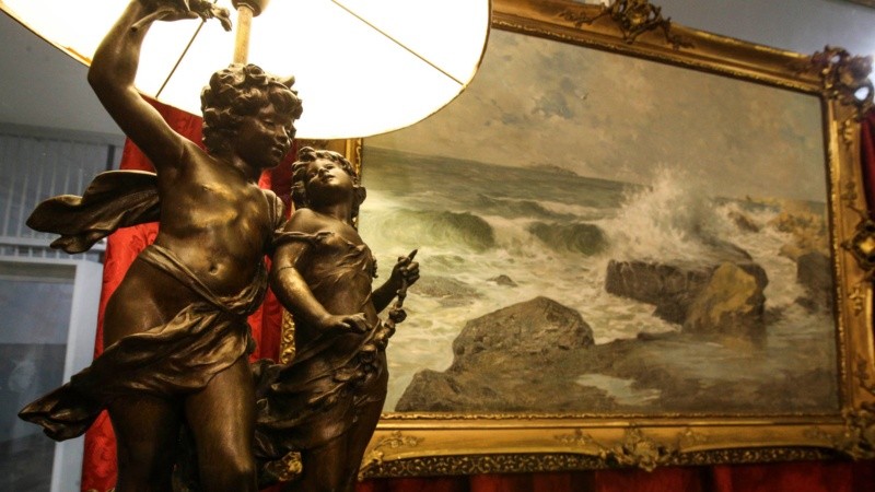 Reliquias escondidas en una galería en el centro de Rosario