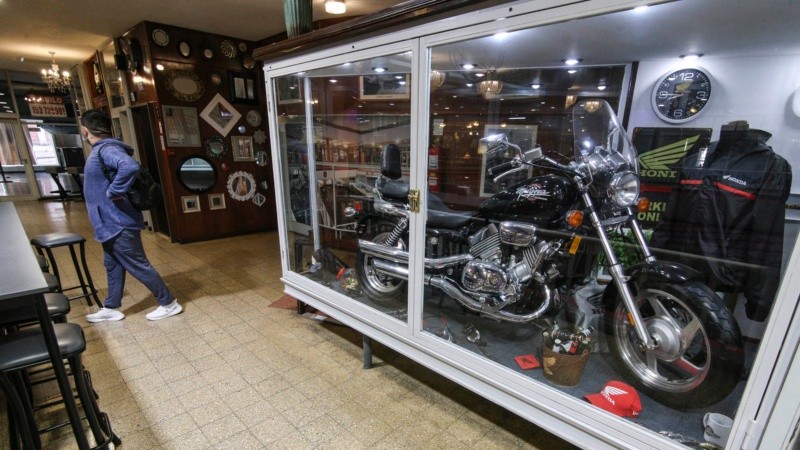 Reliquias escondidas en una galería en el centro de Rosario