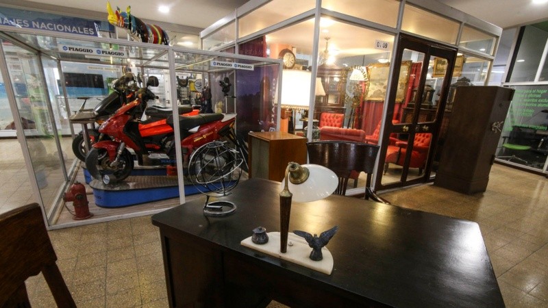 Reliquias escondidas en una galería en el centro de Rosario