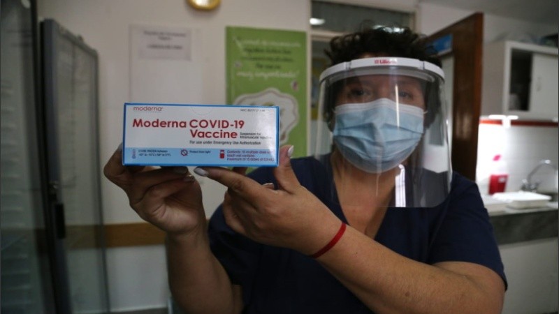 Esta semana se vacunan adolescentes con comorbilidades pero faltan inscribirse muchos.