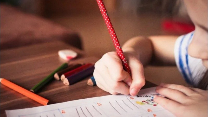 Para estar al día con el beneficio, es preciso presentar antes del 31 de diciembre el Certificado Escolar.