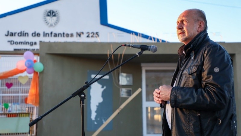 El gobernador inauguró un jardín este miércoles en la ciudad de Gálvez.
