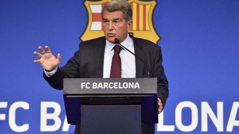 El presidente del Barcelona apuntó a la liga española por la salida de Messi.