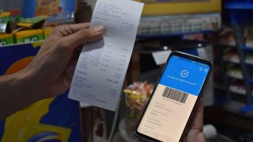 La principal hipótesis es que el estafador robó los datos de la tarjeta de crédito y los utilizó en su cuenta.