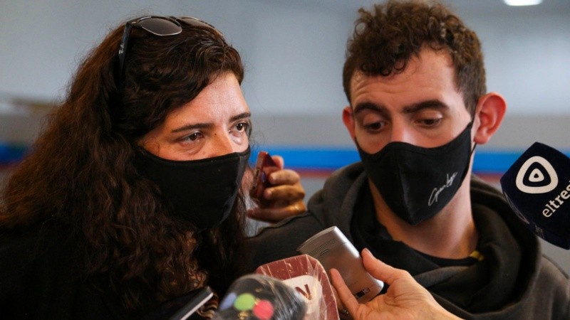 La mujer que vivió 23 años secuestrada por su pareja habló con la prensa tras el veredicto. 