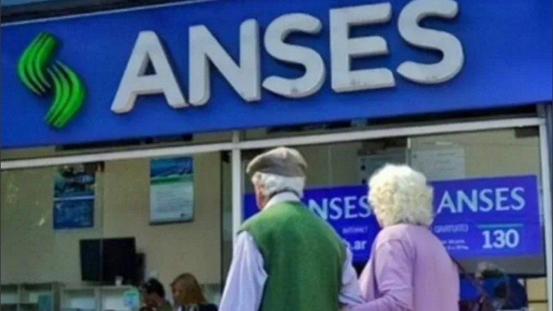 La fórmula de movilidad vigente fue sancionada por el Congreso en diciembre de 2020, y otorga cuatro aumentos al año, que se aplican en marzo, junio, septiembre y diciembre.