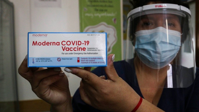 La provincia envío 27 mil turnos para vacunar con Moderna a quienes tienen Sputnik 1.