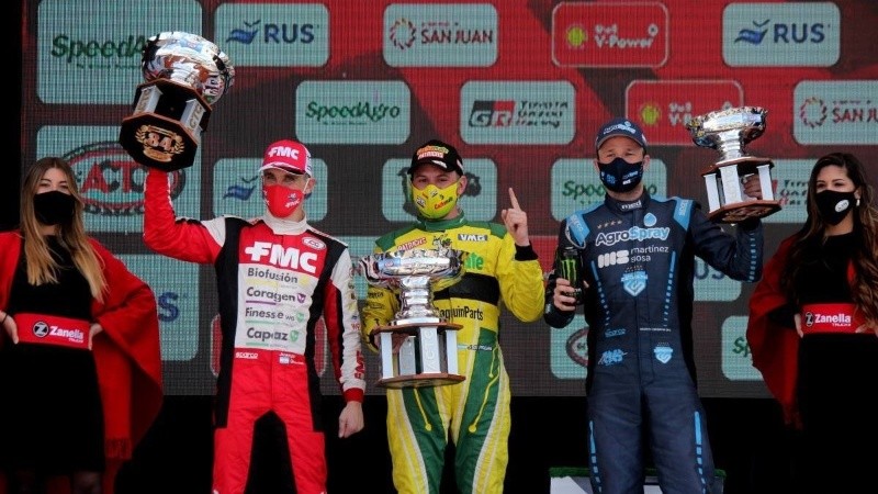 El podio en el autódromo de El Villicum.