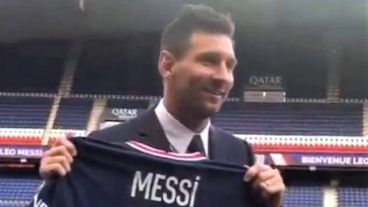 La nueva casaca de Leo. Ya está a la venta.