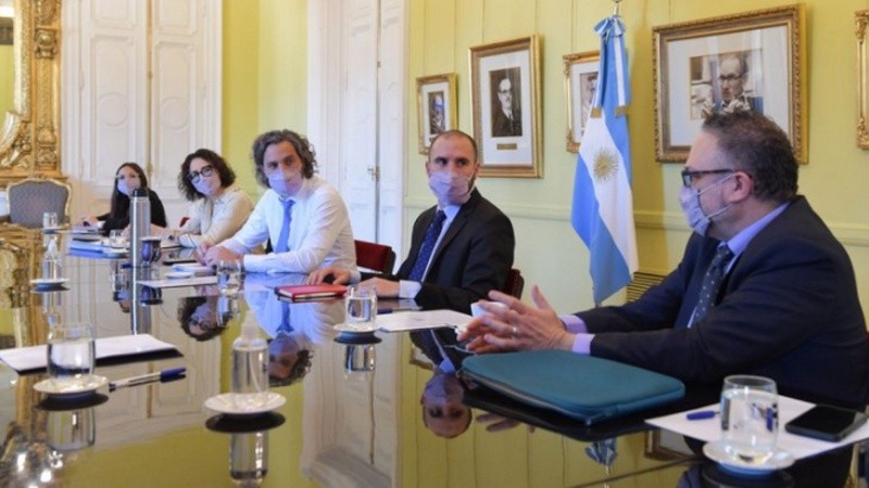 El gabinete económico durante el anuncio.