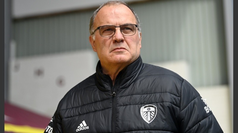 El Loco Bielsa firmó por una temporada más al frente del equipo inglés