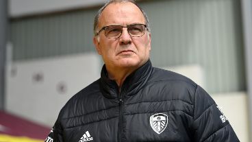El Loco Bielsa firmó por una temporada más al frente del equipo inglés