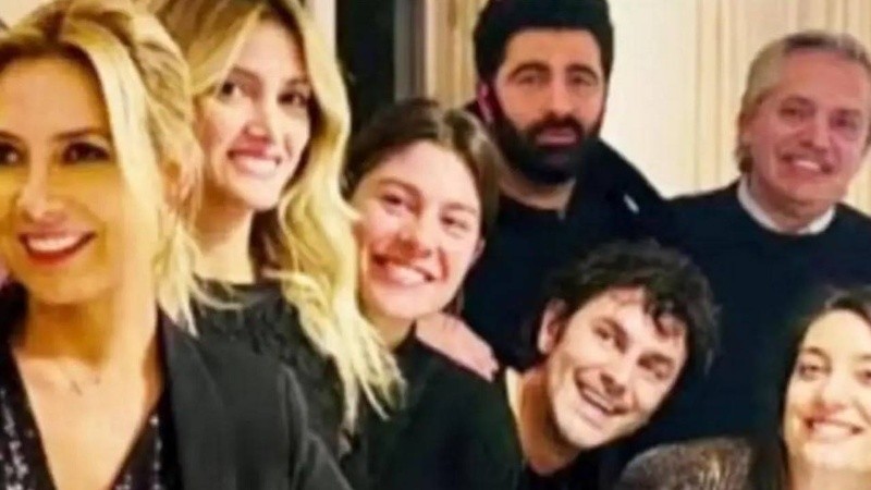 La primera foto que se filtró muestra algunos de los invitados a Olivos.