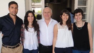 Lifschitz con sus cuatro hijos.