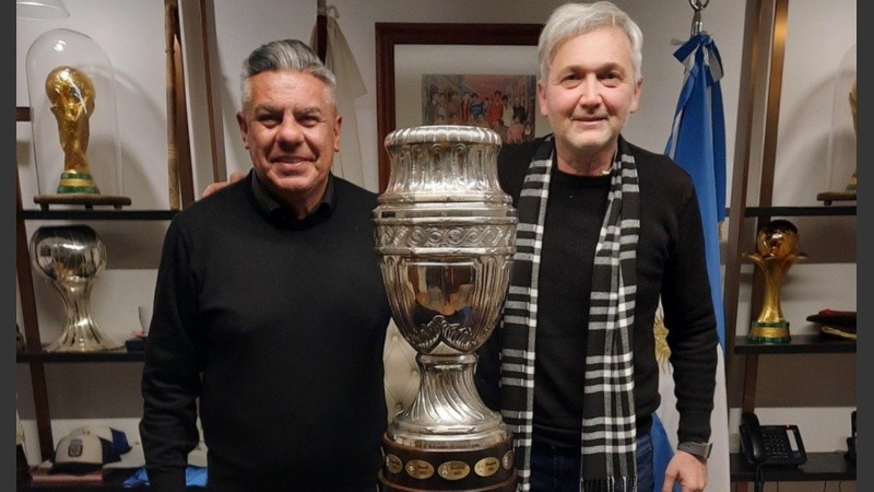 El vicepresidente canalla con el presidente de AFA, Claudio Tapia, y la Copa América.